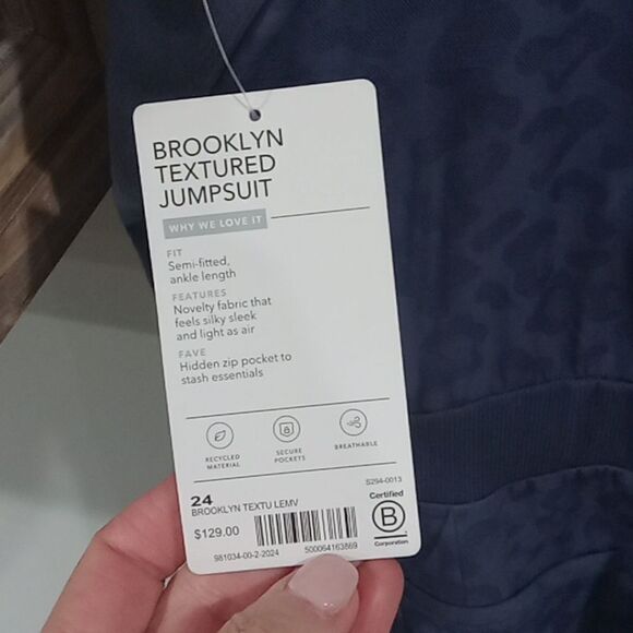 Athleta Brooklyn textured jumpsuit in medieval Violet. Inseam 27" size 26 NWT - Picture 5 of 6